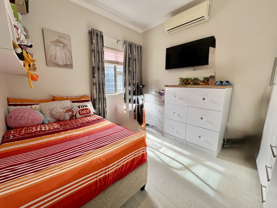 5 Bedroom Property for Sale in Parklands North Western Cape